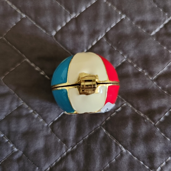 Art Form Objet d' Work of Art Fine Collectibles Enameled Beach Ball Trinket Box - Picture 4 of 16